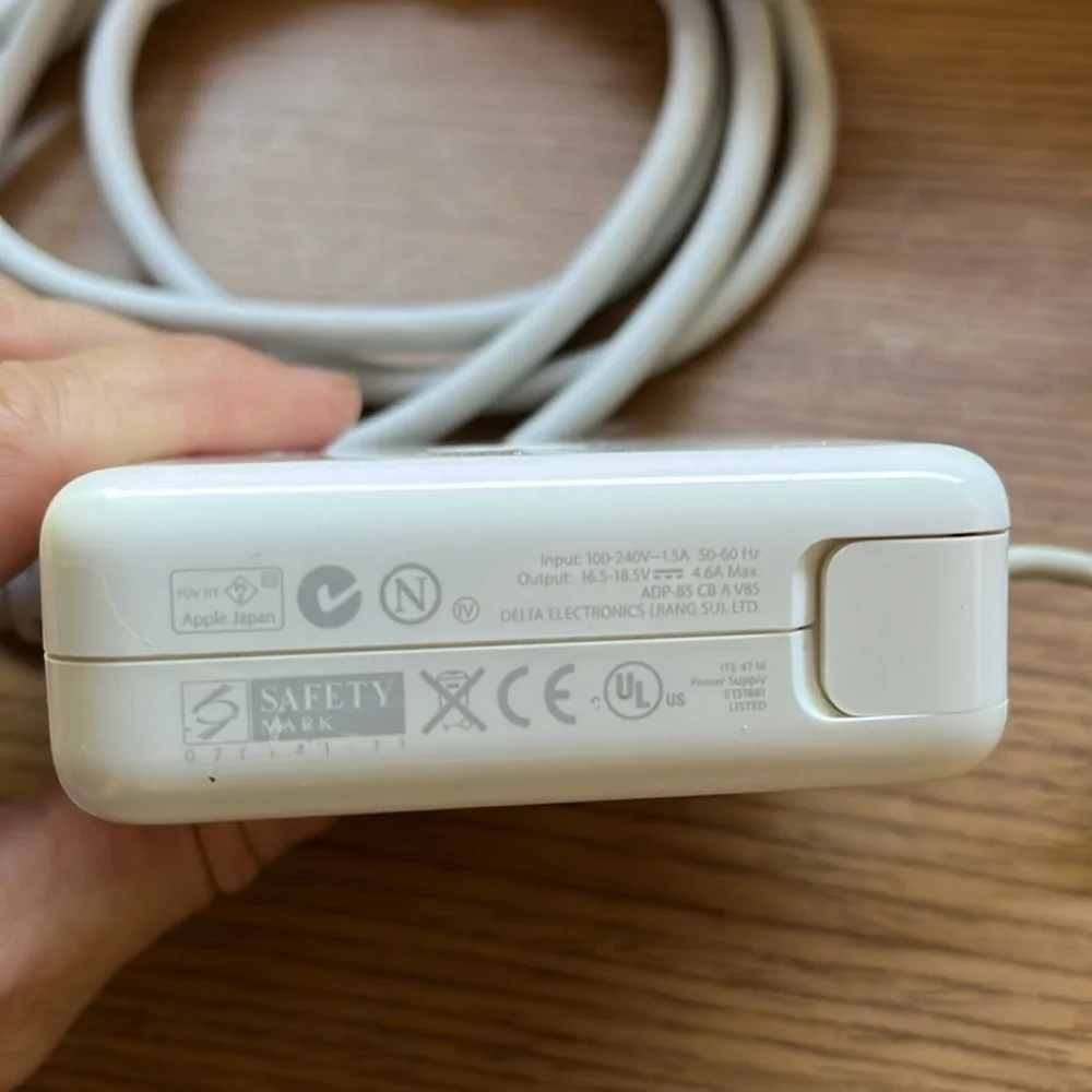 Apple 85W MagSafe Power Adapter